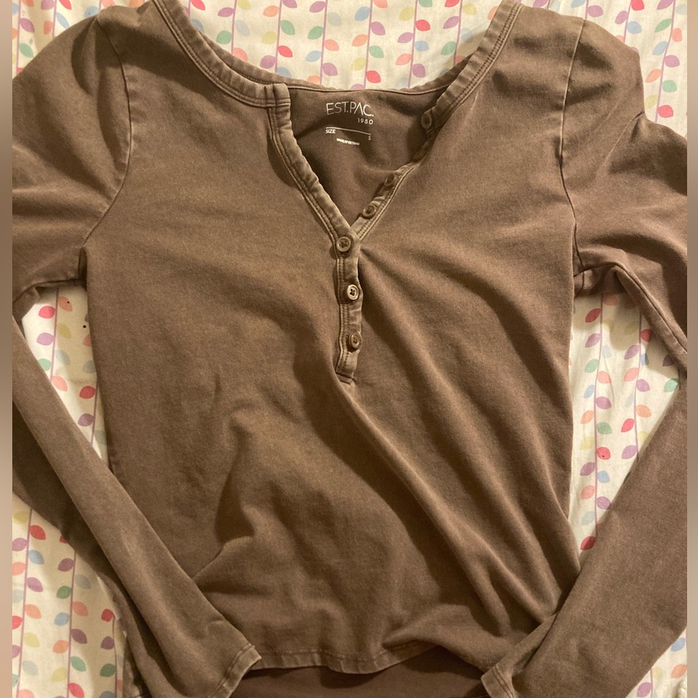 Brown long sleeve shirt size small.